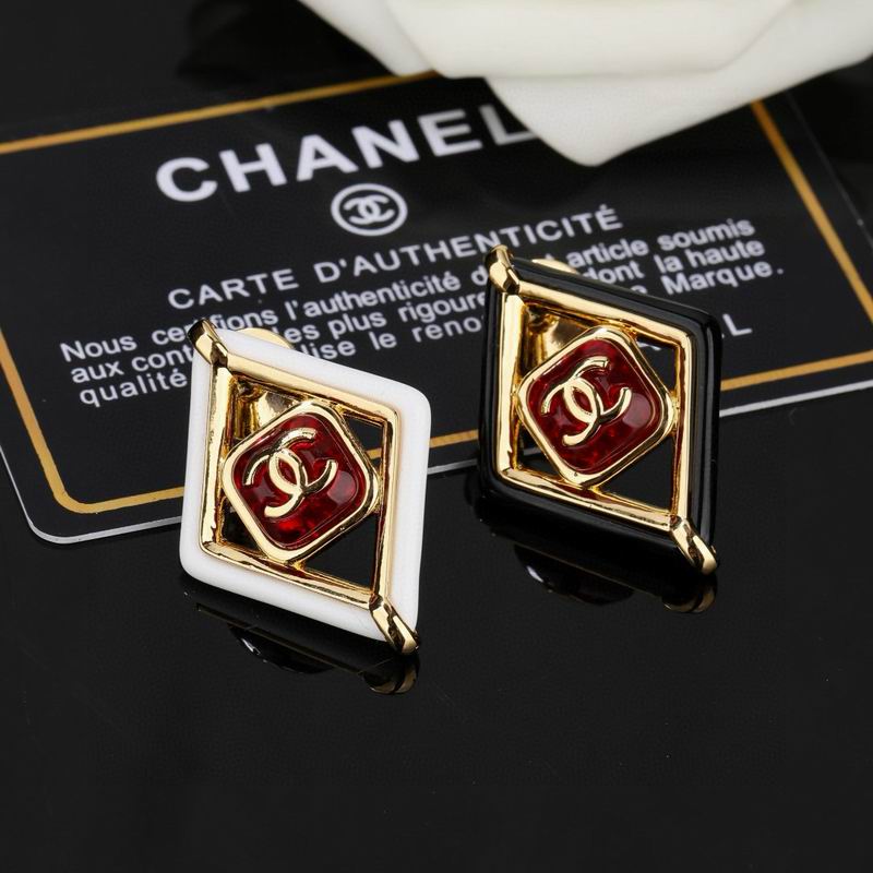 Chanel Brooch 03yxs300
